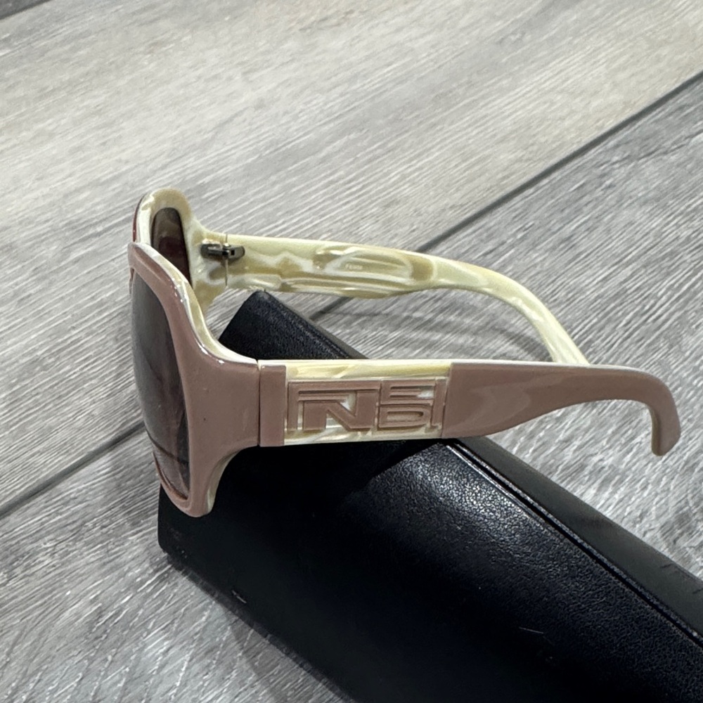 Fendi Pink Square Oversized Sunglasses - Picture 4 of 5